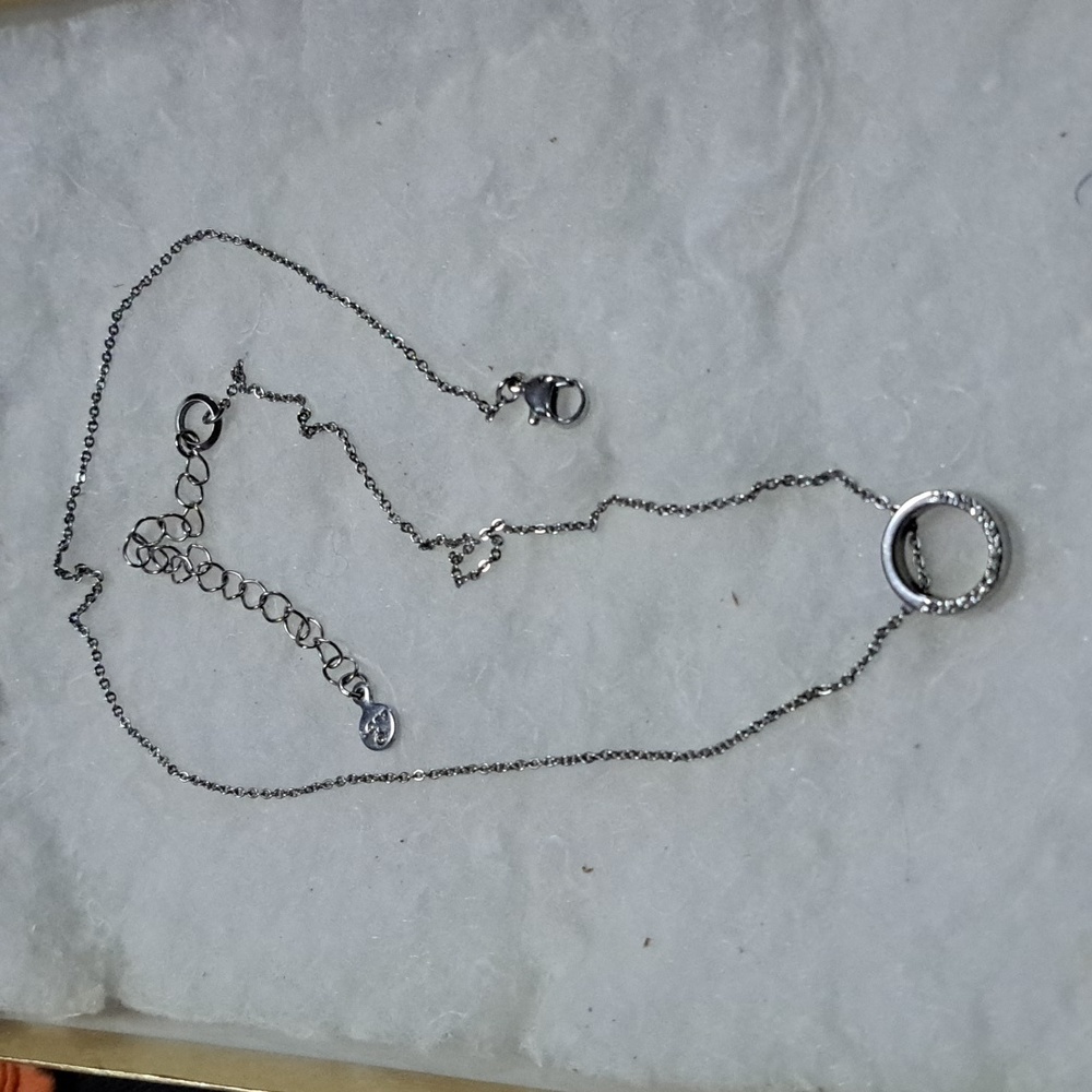 Adjustable silver necklace